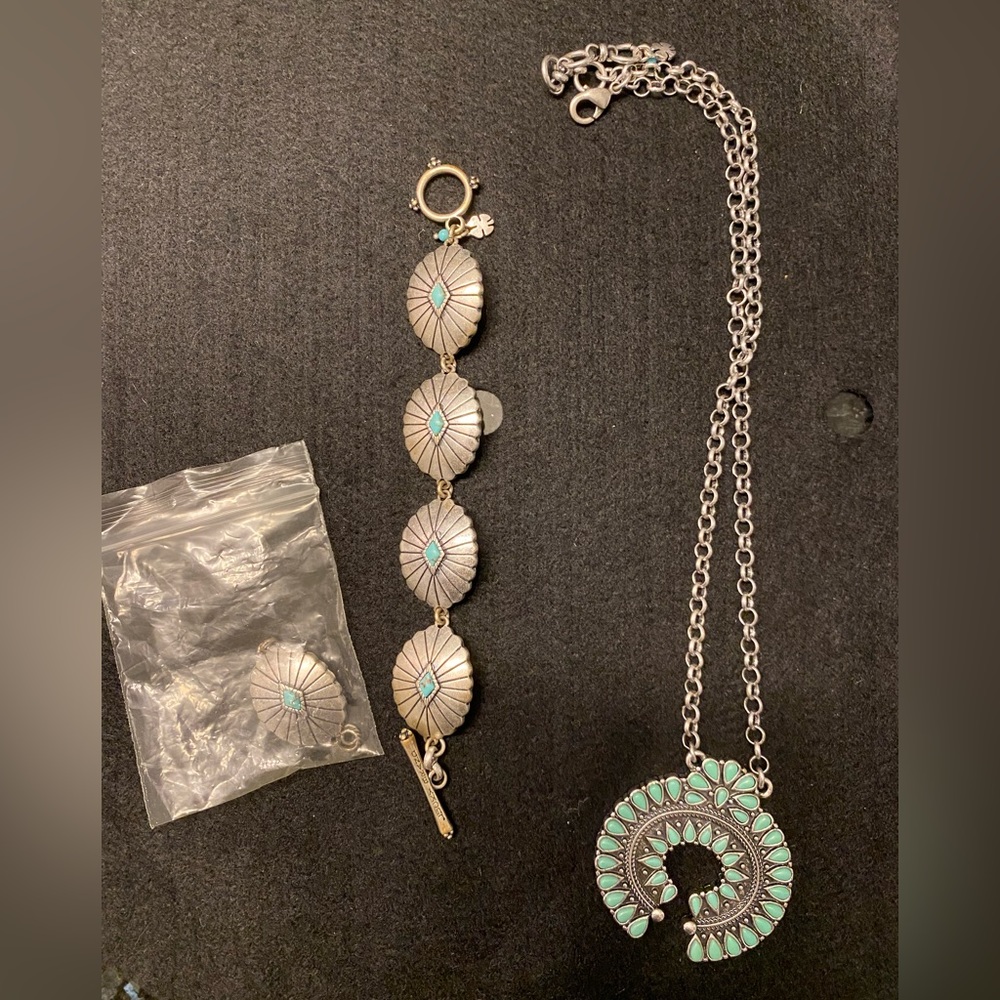 Necklace bracelet